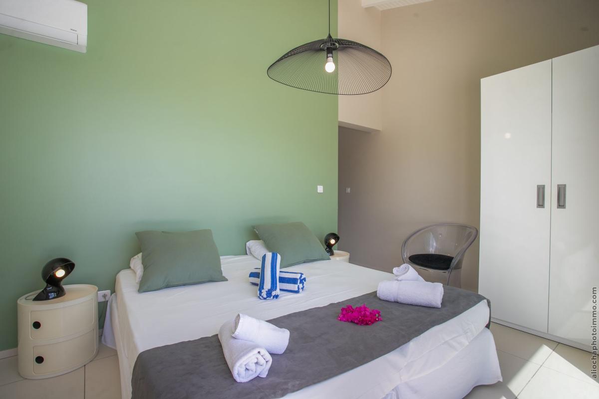 Location_Villa_Les_Trois_Ilets_Martinique_chambre vue piscine 2bis